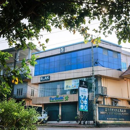 An Regency Hotel Edappal Buitenkant foto